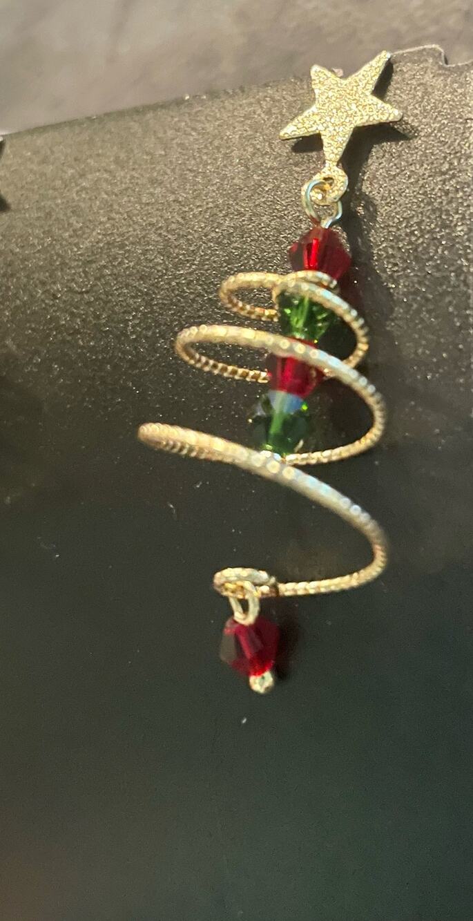 Christmas holiday star decor bead fashion pierced drop earrings - NEW -